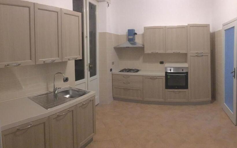 تختخواب و صبحانه Holiday Pisa Gare