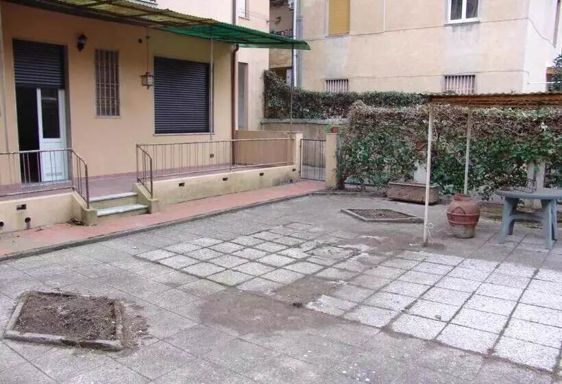 تختخواب و صبحانه Holiday Pisa Gare