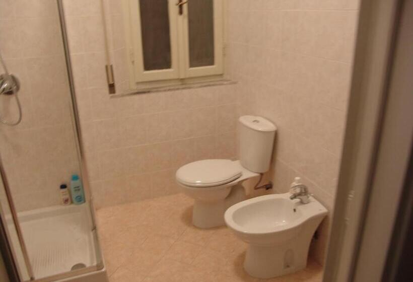 تختخواب و صبحانه Holiday Pisa Gare