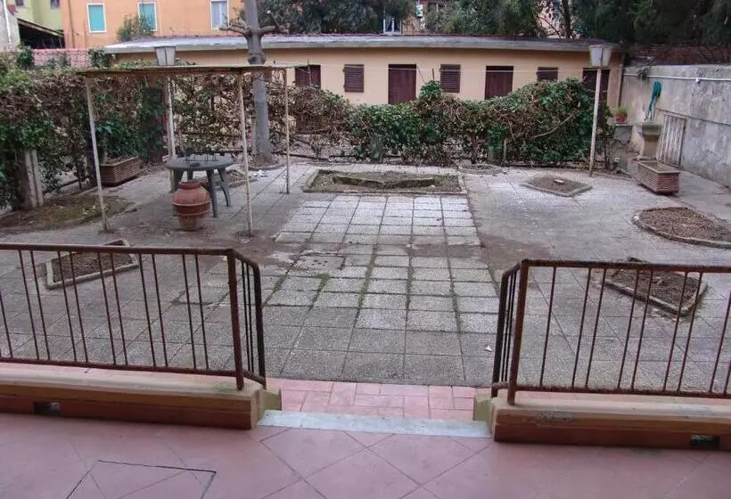 تختخواب و صبحانه Holiday Pisa Gare