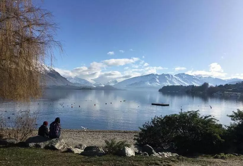 تختخواب و صبحانه Tempest On Wanaka