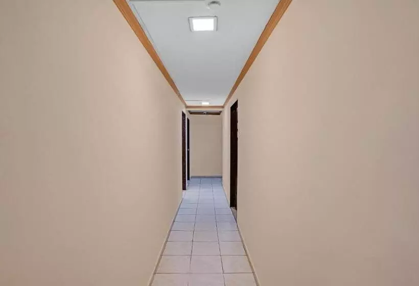 Itsy Hotels Aakash,100 Mts From Sardar Patel Stadium