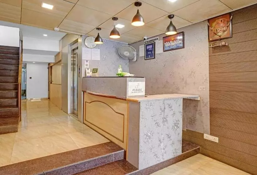 Itsy Hotels Aakash,100 Mts From Sardar Patel Stadium