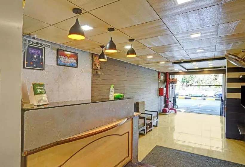 Itsy Hotels Aakash,100 Mts From Sardar Patel Stadium