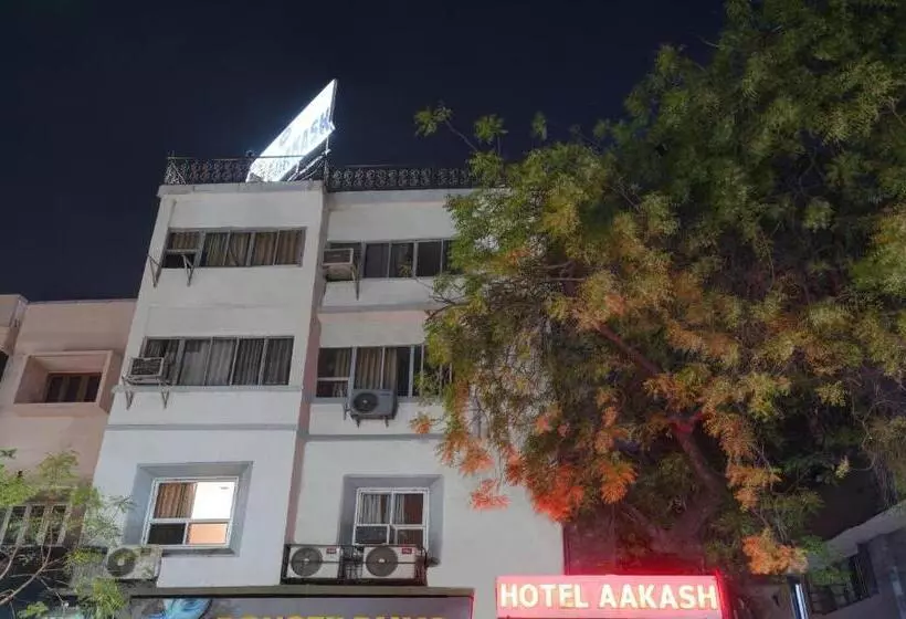 Itsy Hotels Aakash,100 Mts From Sardar Patel Stadium