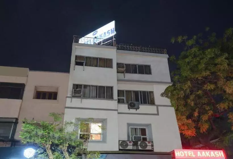 Itsy Hotels Aakash,100 Mts From Sardar Patel Stadium