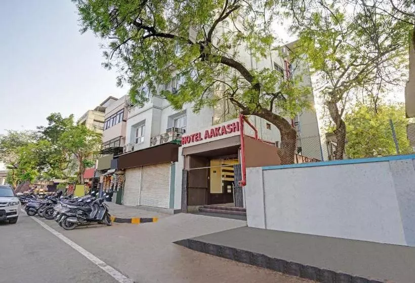 Itsy Hotels Aakash,100 Mts From Sardar Patel Stadium