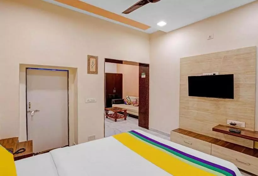 Itsy Hotels Aakash,100 Mts From Sardar Patel Stadium