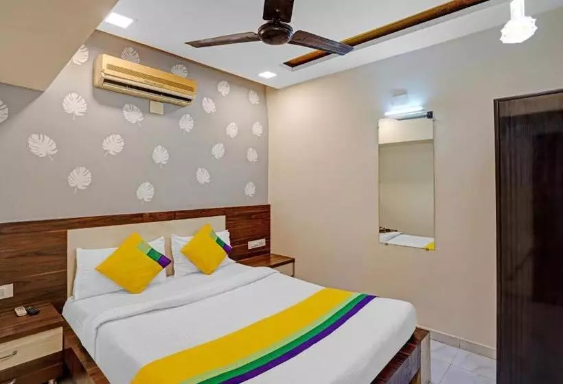 Itsy Hotels Aakash,100 Mts From Sardar Patel Stadium