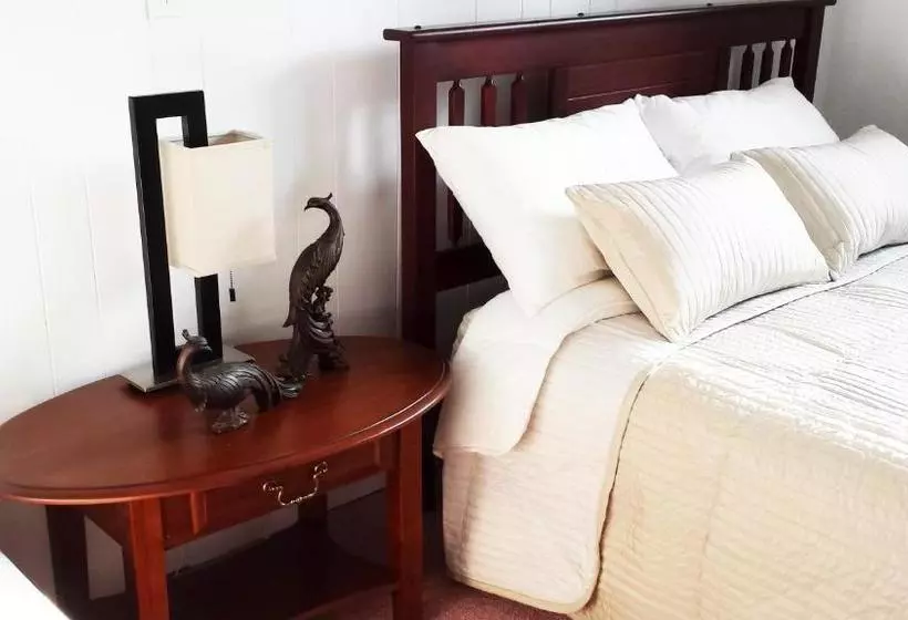 Little Paris Bed And Breakfast