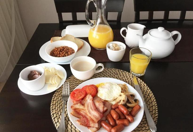 Little Paris Bed And Breakfast