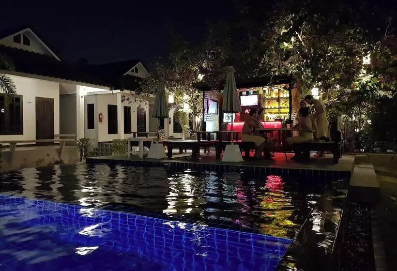 استراحتگاه Thanawong Pool Villa