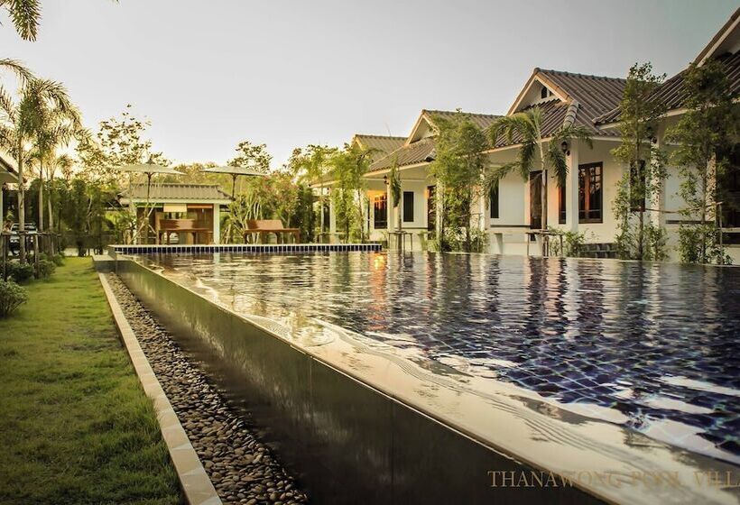 אתר נופש Thanawong Pool Villa