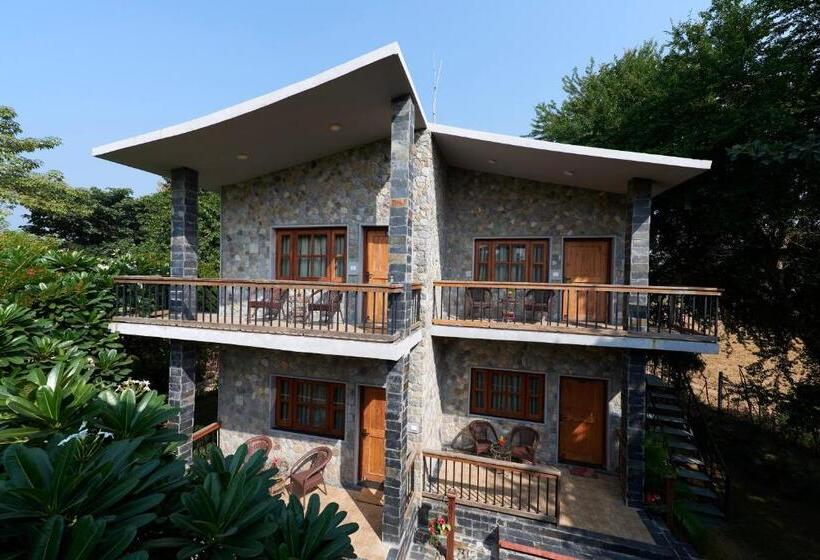 Acorn Hideaway Resort & Spa