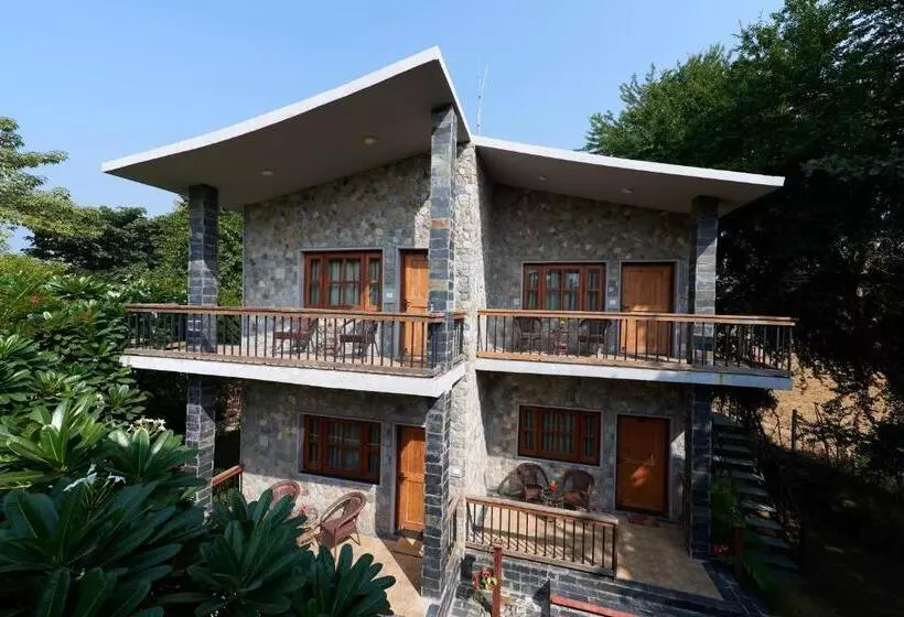 Acorn Hideaway Resort & Spa