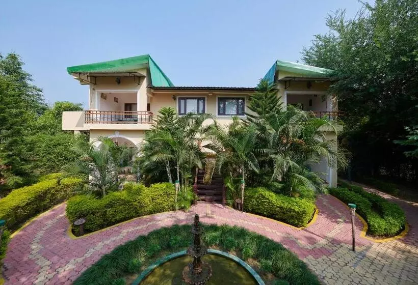 Acorn Hideaway Resort & Spa