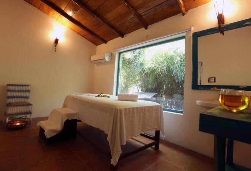 Acorn Hideaway Resort & Spa