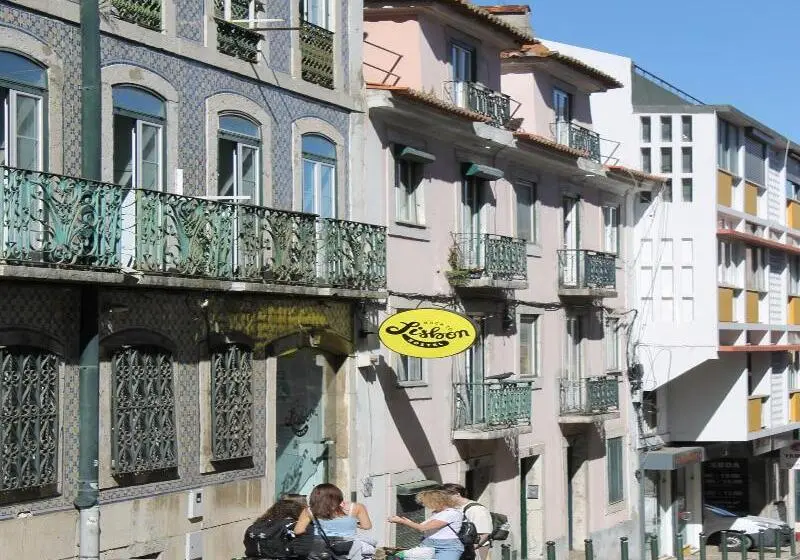 Back To Lisbon Hostel
