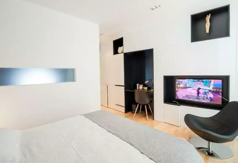 簡易ホテル Unique Rooms