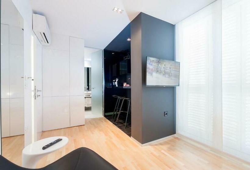 簡易ホテル Unique Rooms