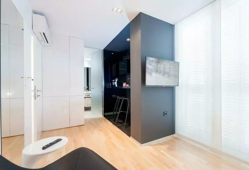 簡易ホテル Unique Rooms
