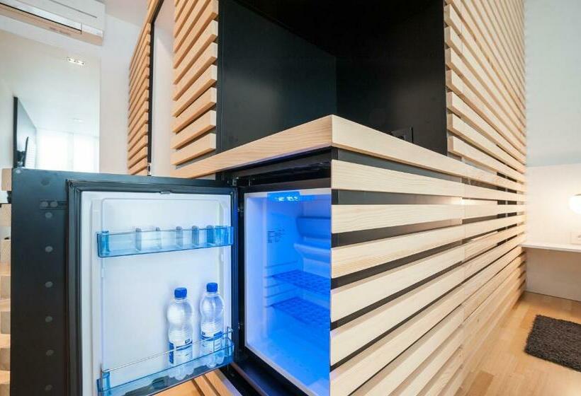 簡易ホテル Unique Rooms