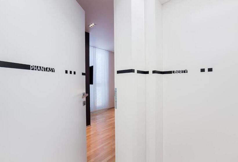 簡易ホテル Unique Rooms