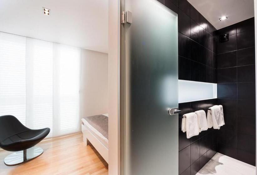 簡易ホテル Unique Rooms