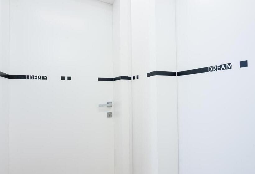 簡易ホテル Unique Rooms