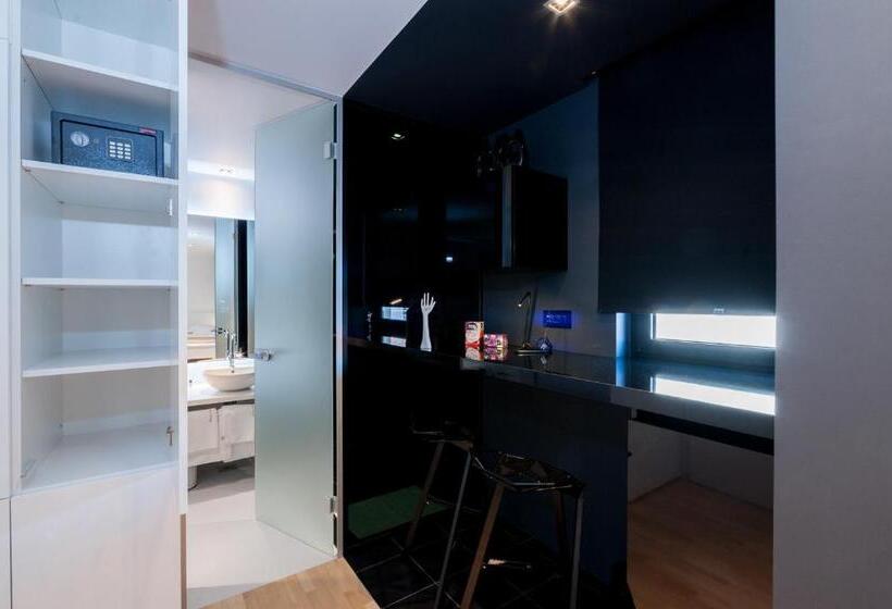 簡易ホテル Unique Rooms