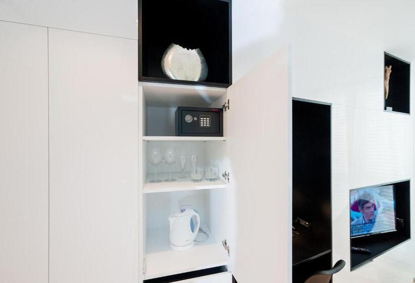 簡易ホテル Unique Rooms