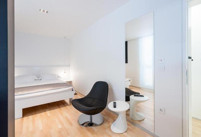 簡易ホテル Unique Rooms