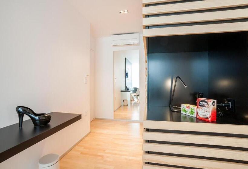 簡易ホテル Unique Rooms