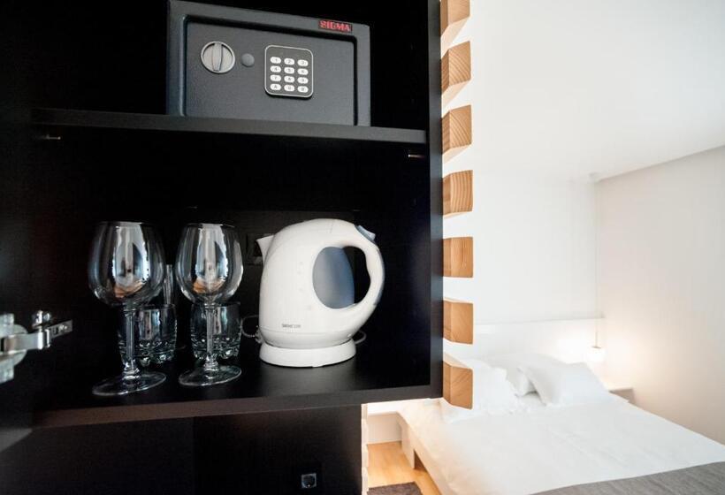 簡易ホテル Unique Rooms