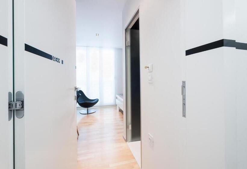 簡易ホテル Unique Rooms