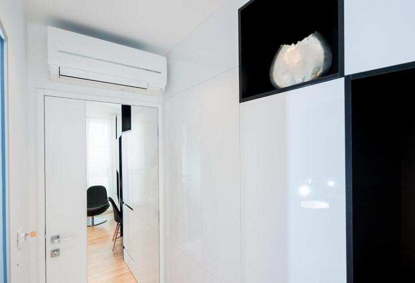 簡易ホテル Unique Rooms