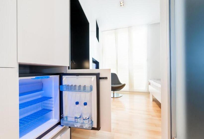 簡易ホテル Unique Rooms