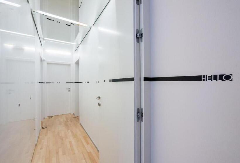 簡易ホテル Unique Rooms