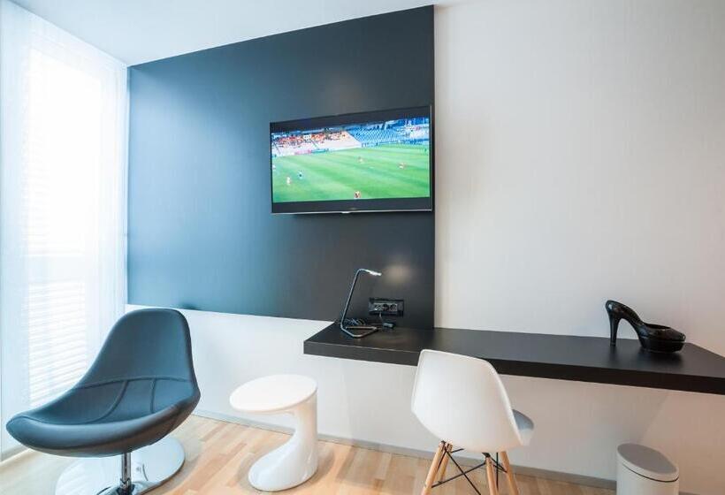 簡易ホテル Unique Rooms