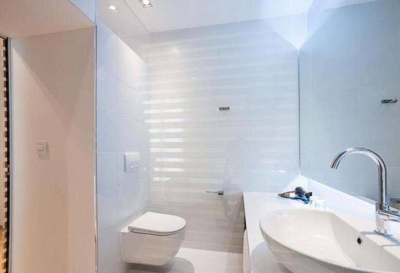 簡易ホテル Unique Rooms