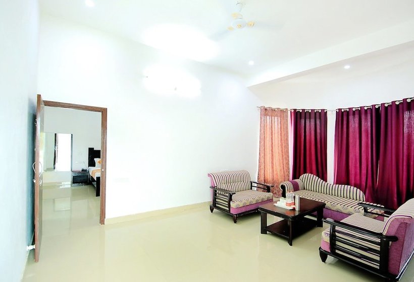 ホテル Rang Bhawan Inn  A Lake View