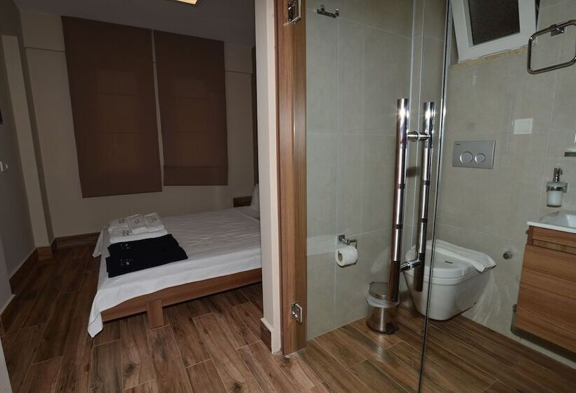 Lighthouse Natalia Aparts