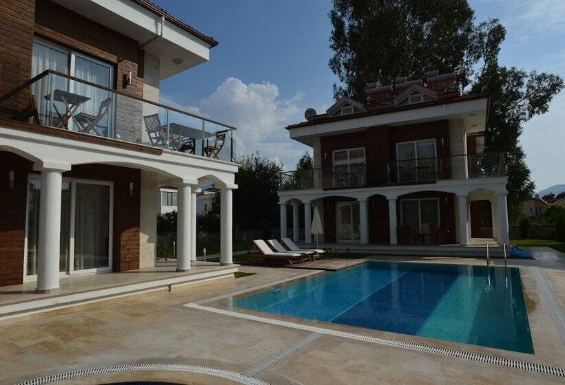 Lighthouse Natalia Aparts