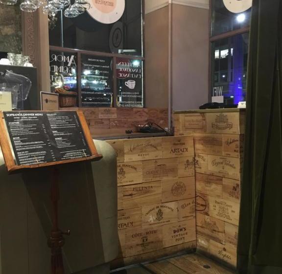 פונדק Aberdeen House