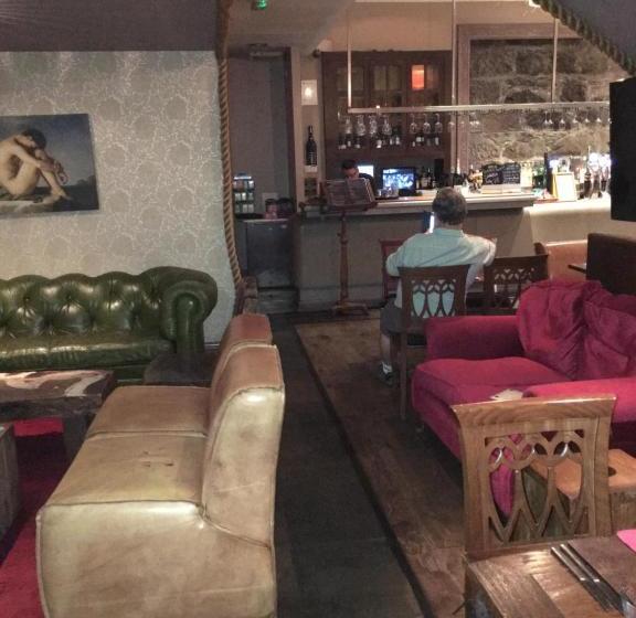 פונדק Aberdeen House