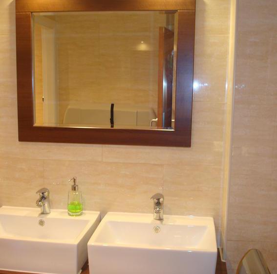 בית מלון כפרי The Hydro