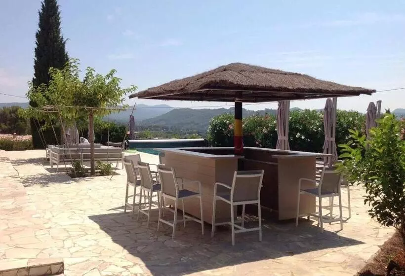 تختخواب و صبحانه Domaine De Claude