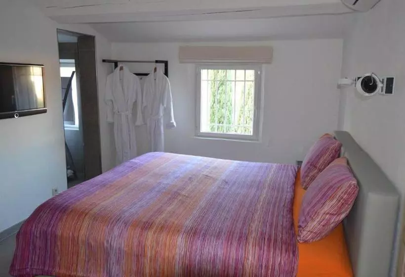 تختخواب و صبحانه Domaine De Claude