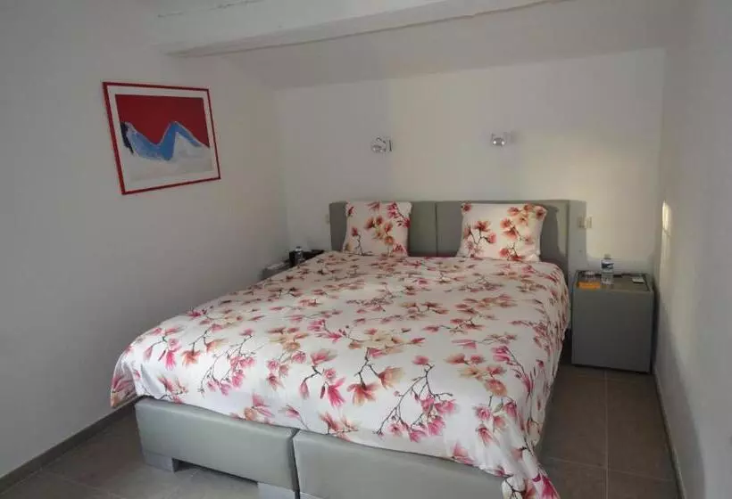 تختخواب و صبحانه Domaine De Claude