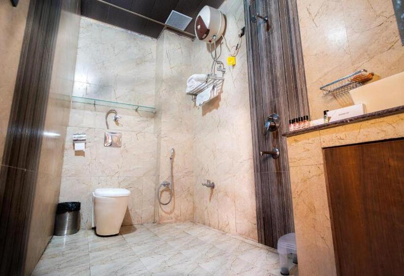 Hotel Chanakya Resort